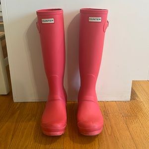Hunter Pink Original Tall Gloss Rain Boots - size 7F/6M